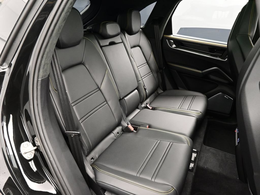 New 2026 Porsche Cayenne Turbo AWD/4WD image 21