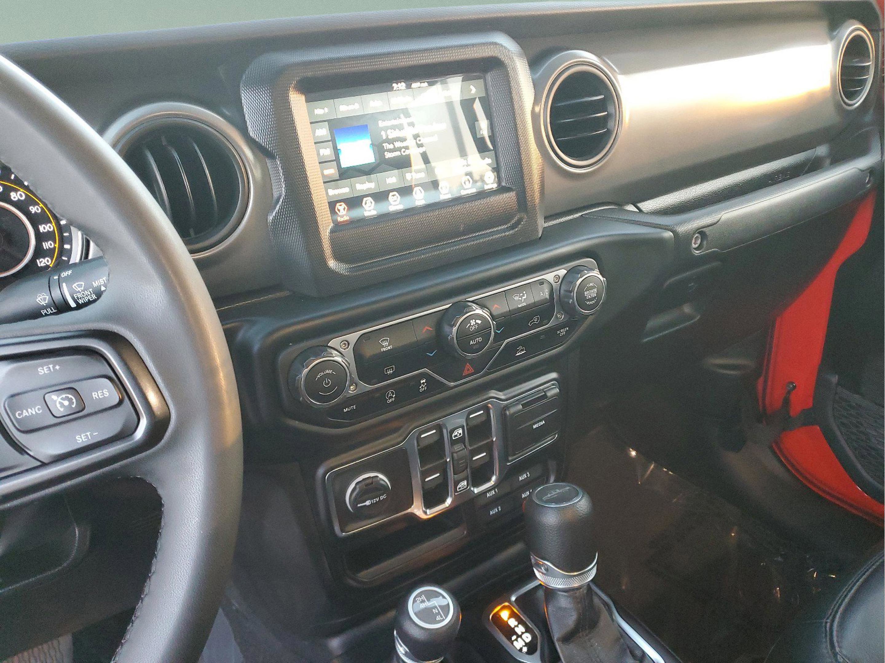 Certified 2023 Jeep Gladiator Sport AWD/4WD image 29