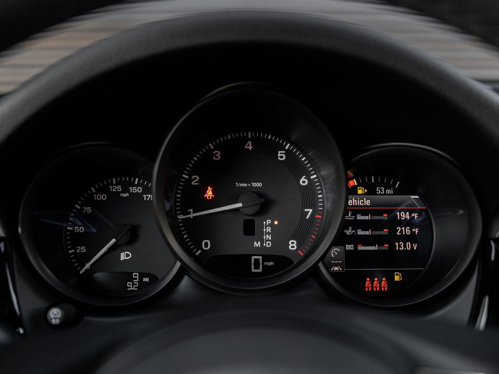 Certified 2025 Porsche Macan image 40