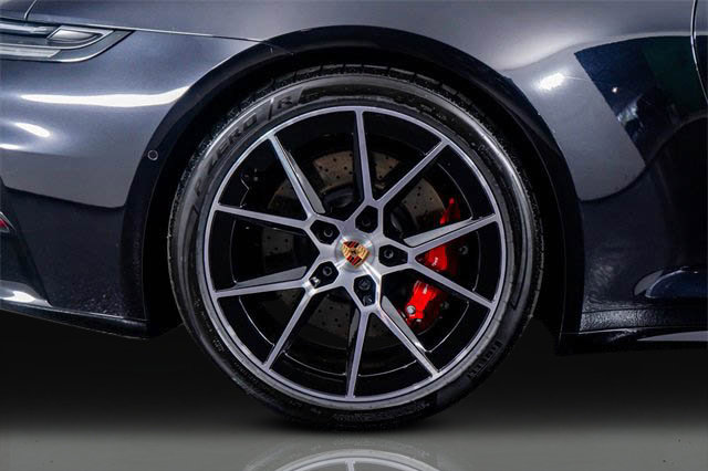 Used 2025 Porsche 911 Carrera 4 GTS image 32