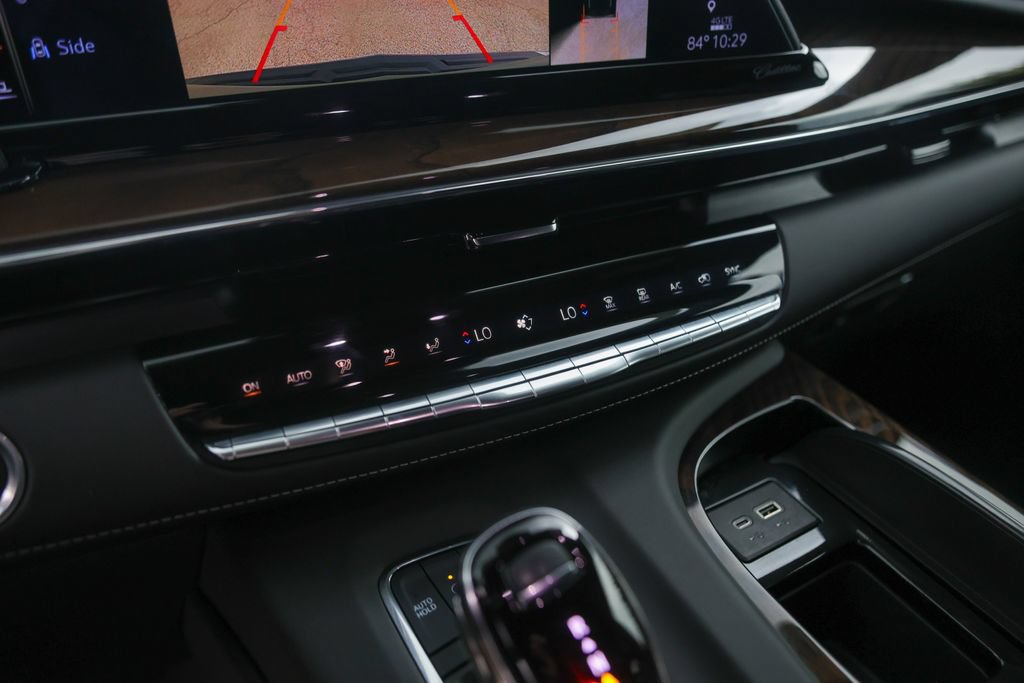 Used 2024 Cadillac Escalade Sport Platinum w/ LPO, ONYX Package AWD/4WD image 18