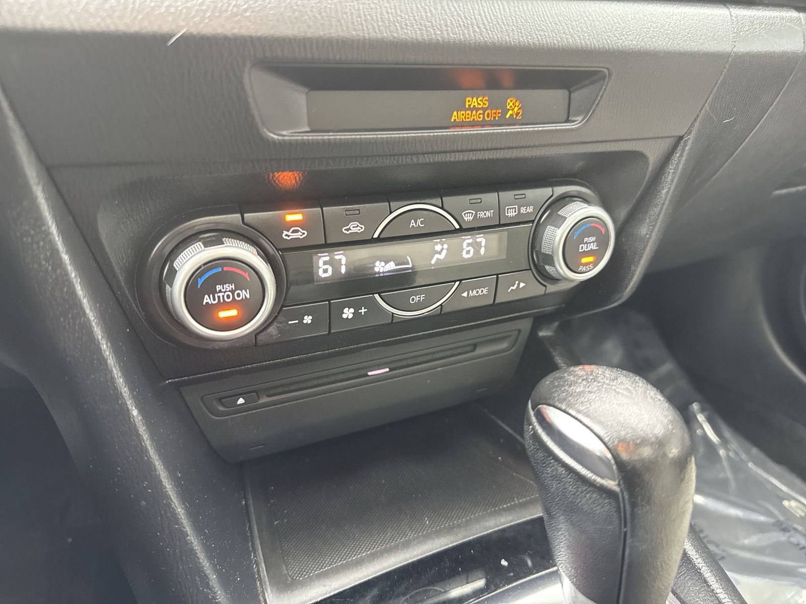 Used 2015 MAZDA MAZDA3 i Touring w/ Technology Package image 21