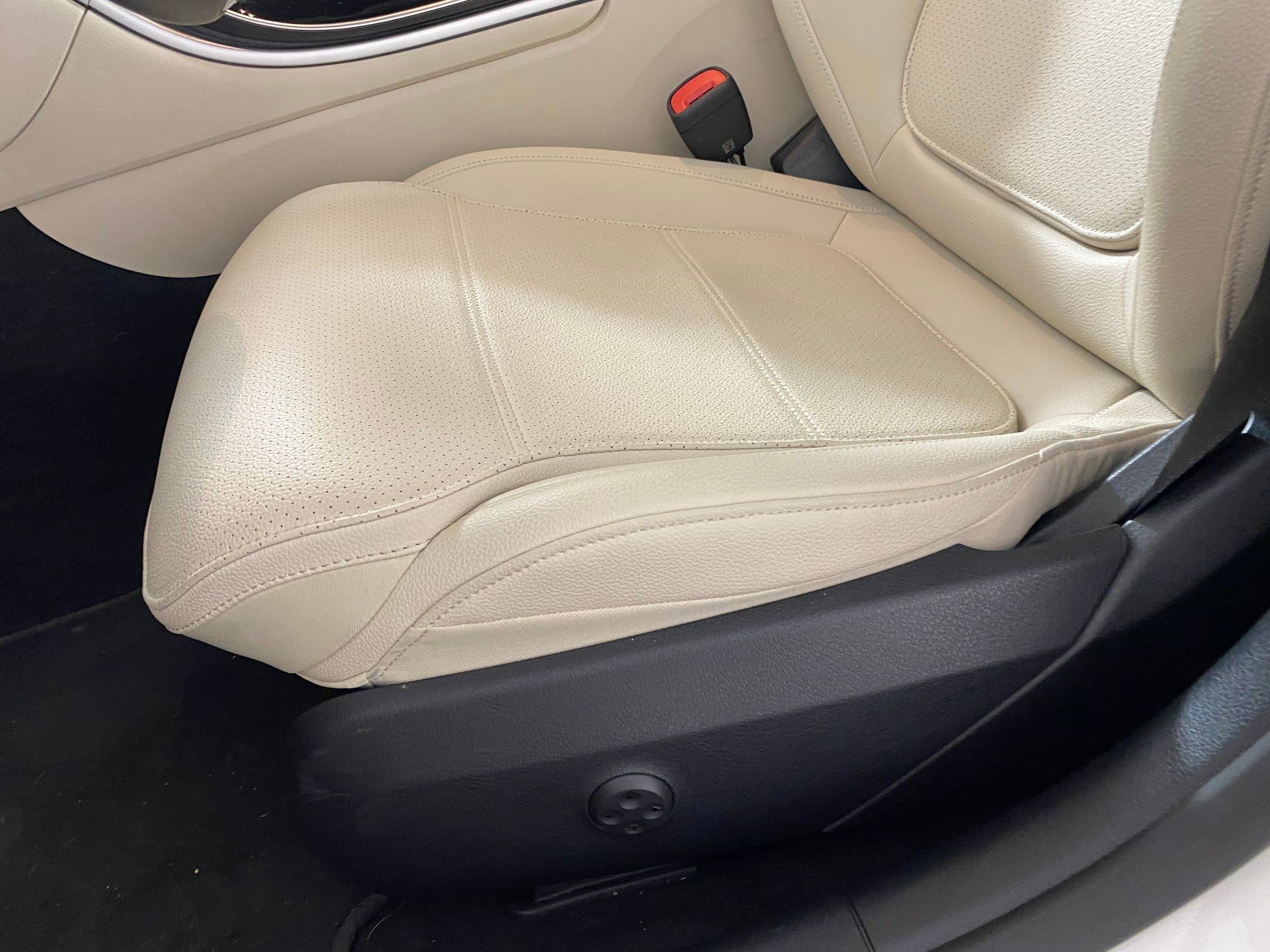 Certified 2025 Mercedes-Benz C 300 4MATIC Sedan image 12