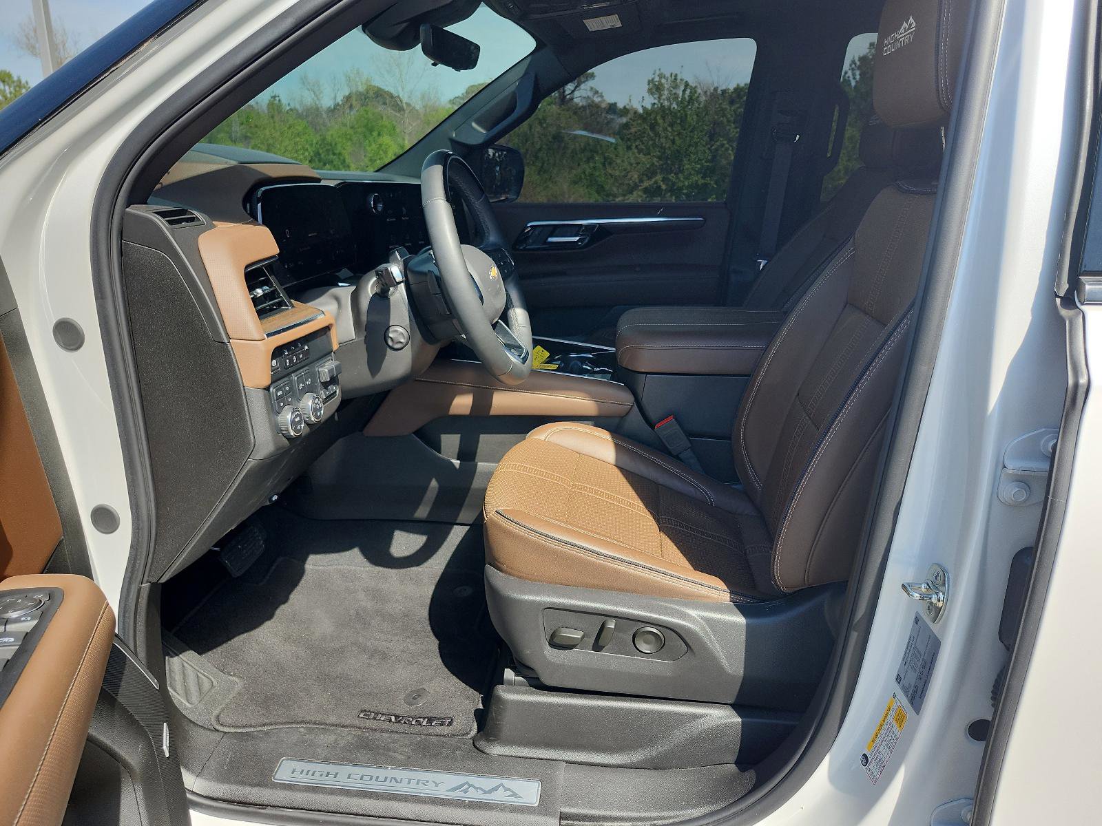 Used 2025 Chevrolet Tahoe High Country image 15