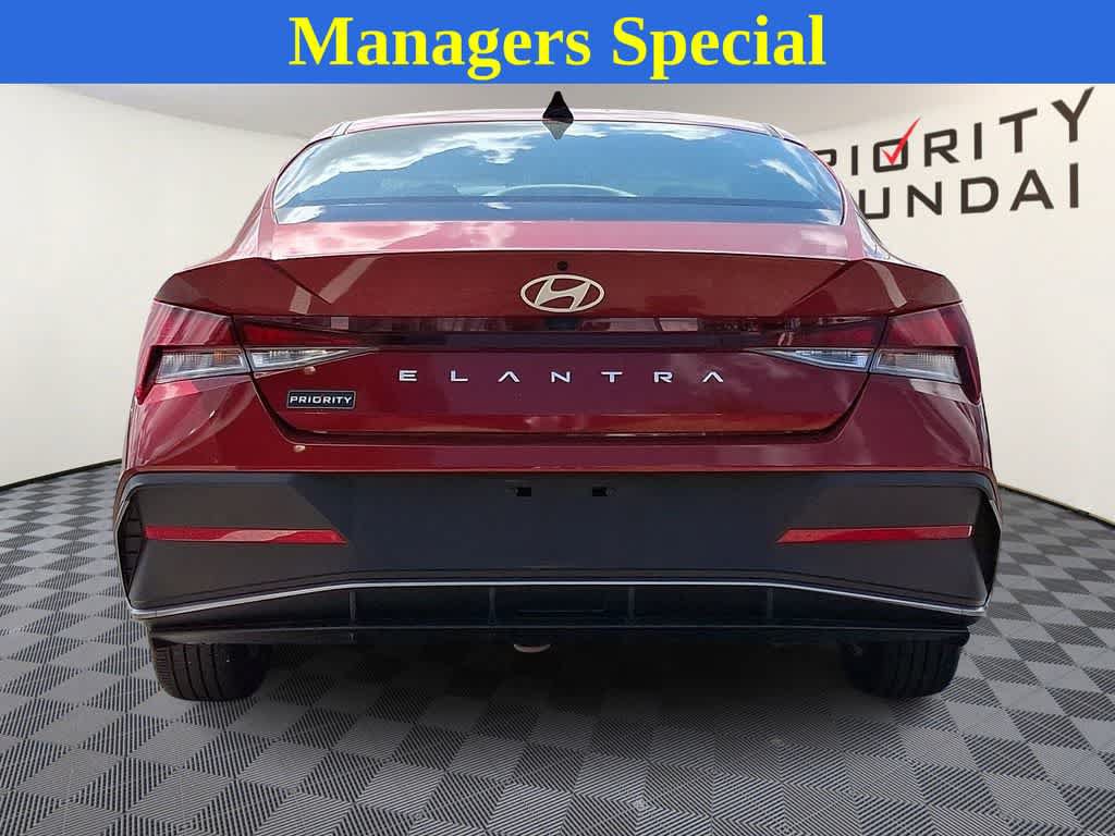 Used 2024 Hyundai Elantra SEL FWD image 5