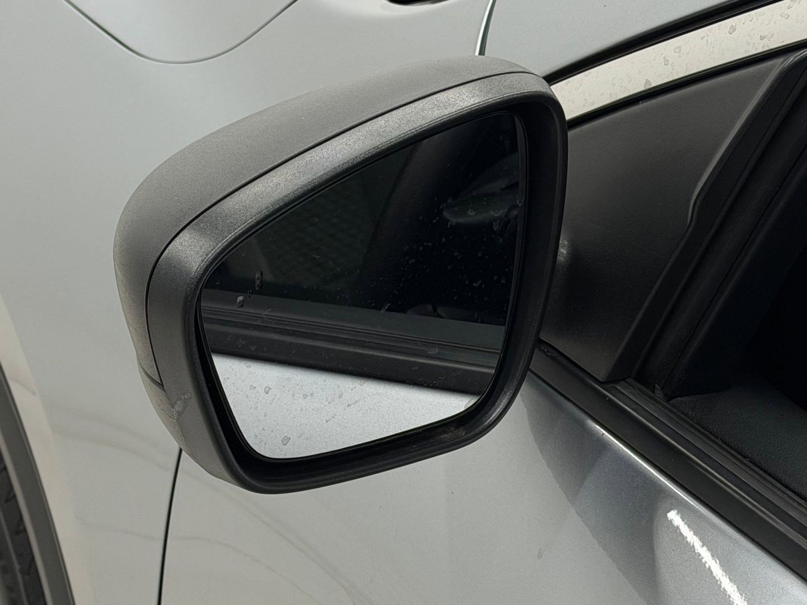 Used 2022 Ford Escape SE image 32