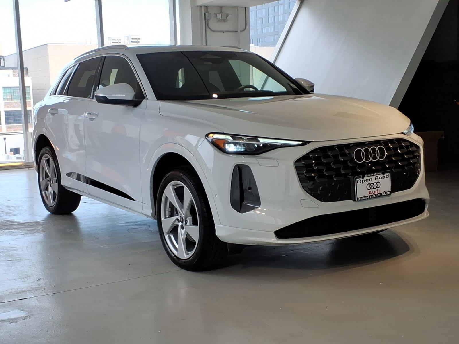 Certified 2025 Audi Q5 Premium w/ Premium Plus AWD/4WD image 3