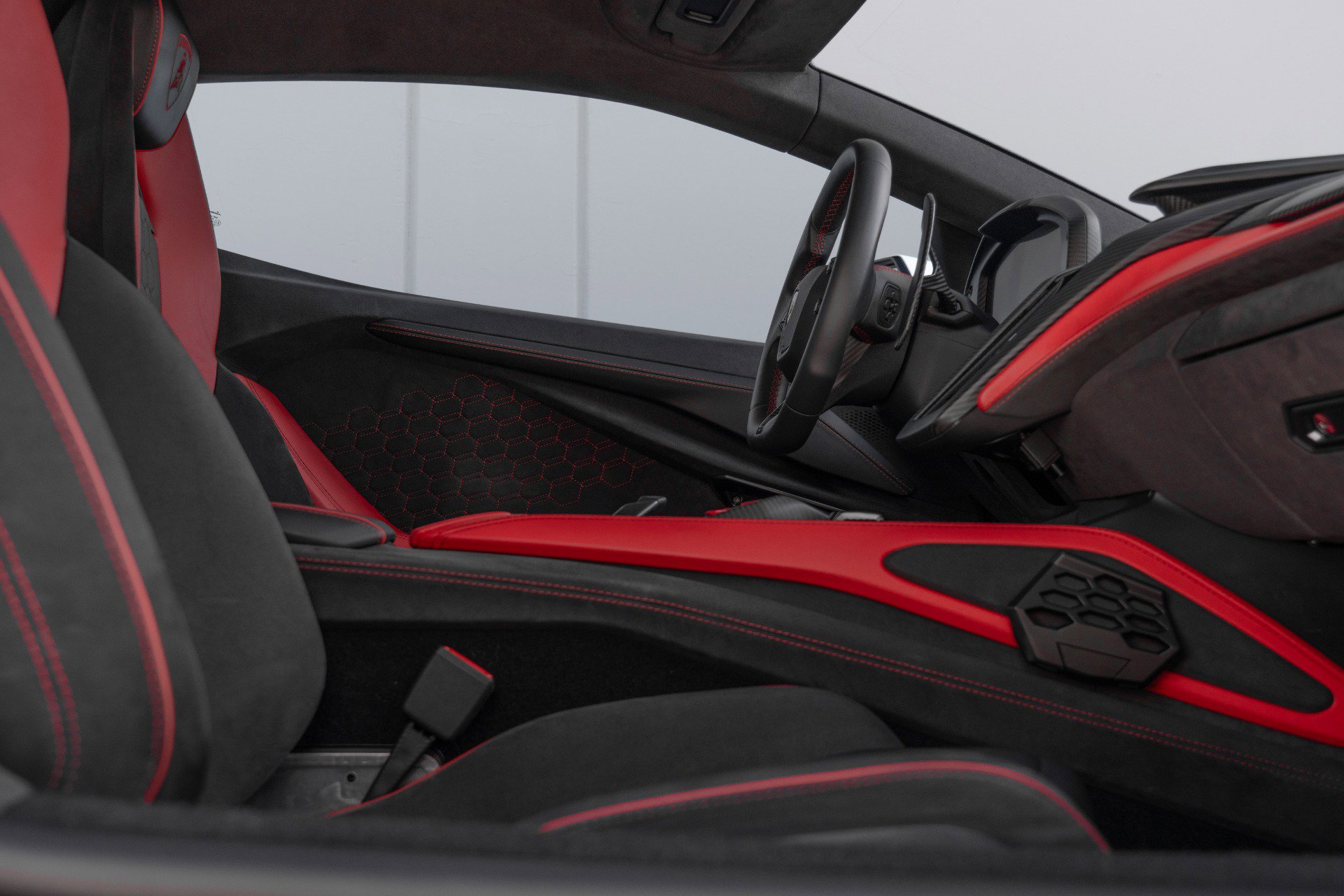 Used 2024 Lamborghini Revuelto image 40