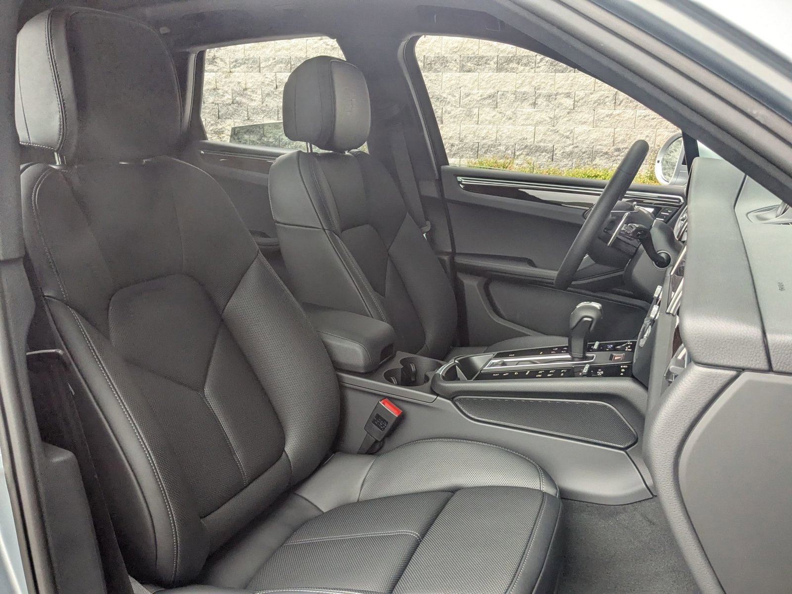 Used 2025 Porsche Macan image 26