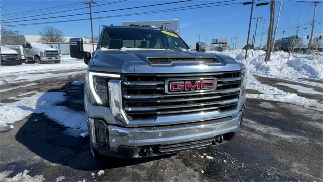 Used 2024 GMC Sierra 2500 SLT w/ SLT Premium Package image 4