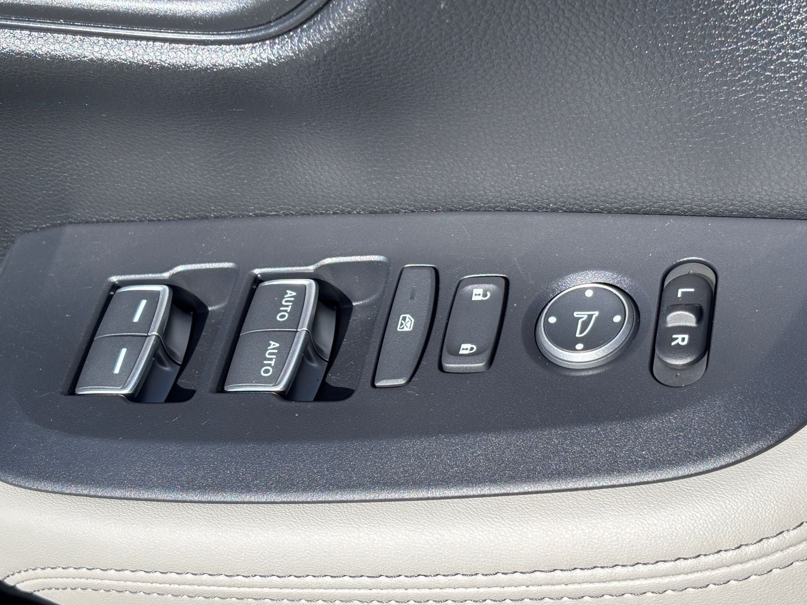 Certified 2025 Honda HR-V EX-L image 21
