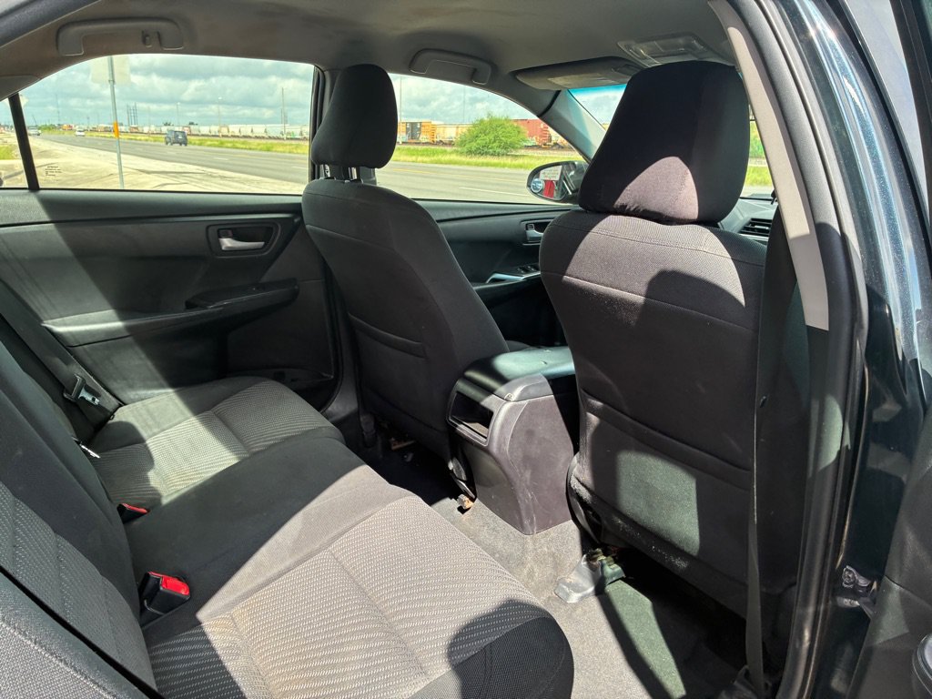 Used 2015 Toyota Camry LE FWD image 29