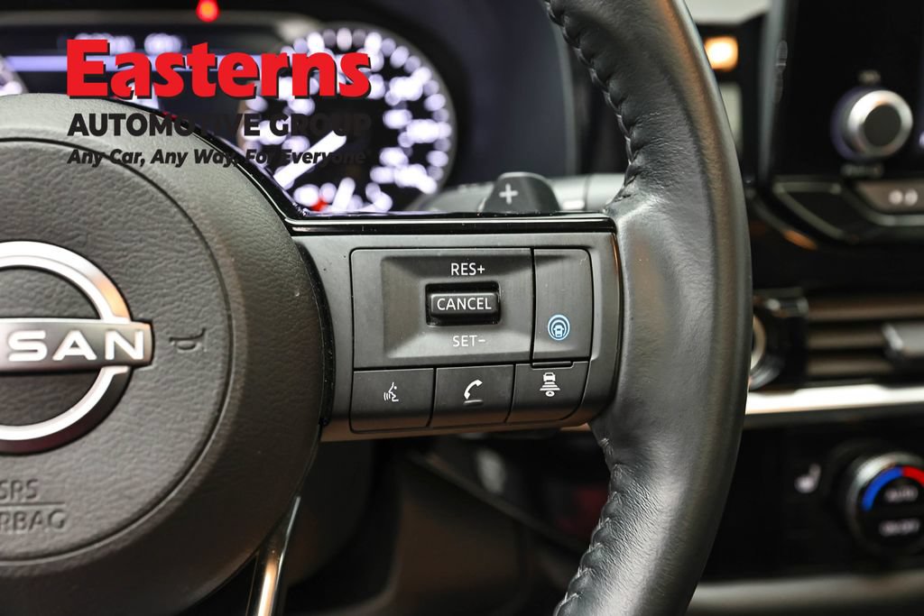 Used 2023 Nissan Pathfinder SV w/ SV Premium Package AWD/4WD image 16