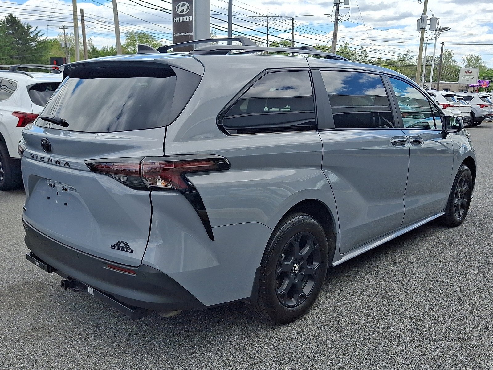 Used 2026 Toyota Sienna XLE Woodland Edition AWD/4WD image 5