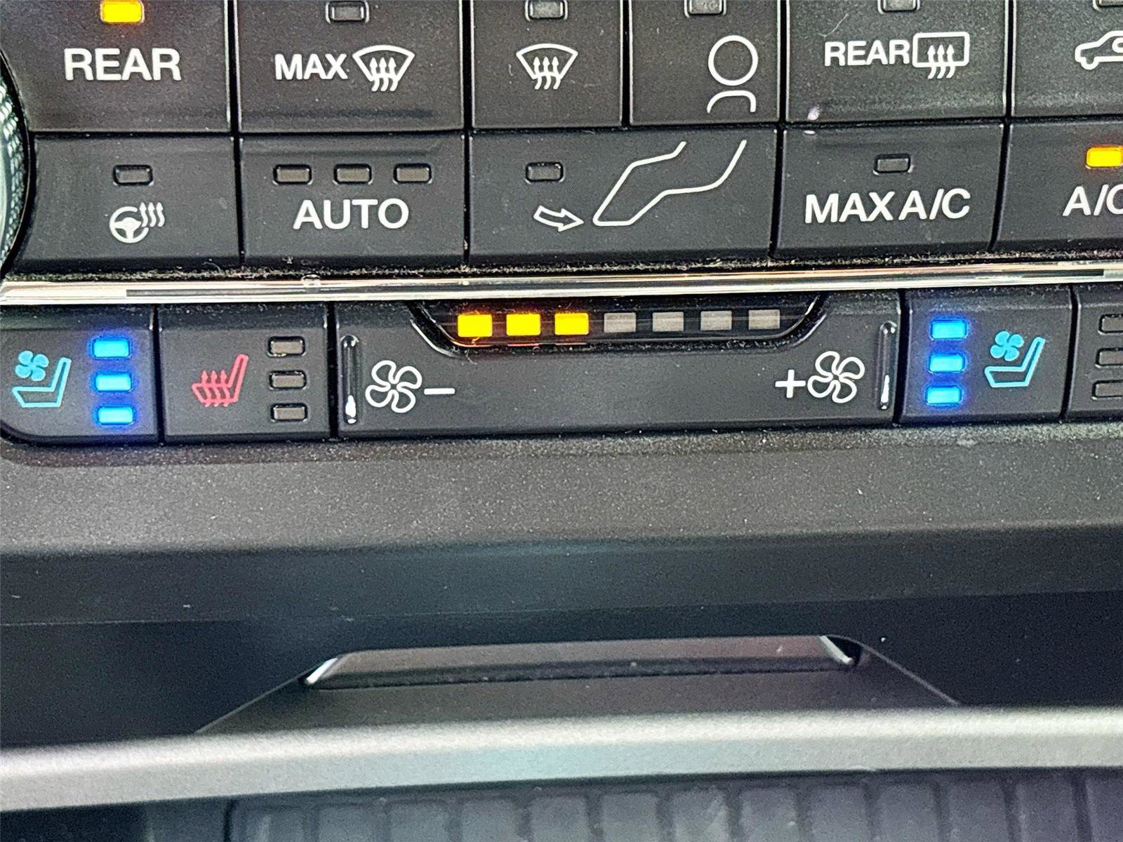Used 2019 Ford Expedition XLT w/ Equipment Group 202A RWD image 21