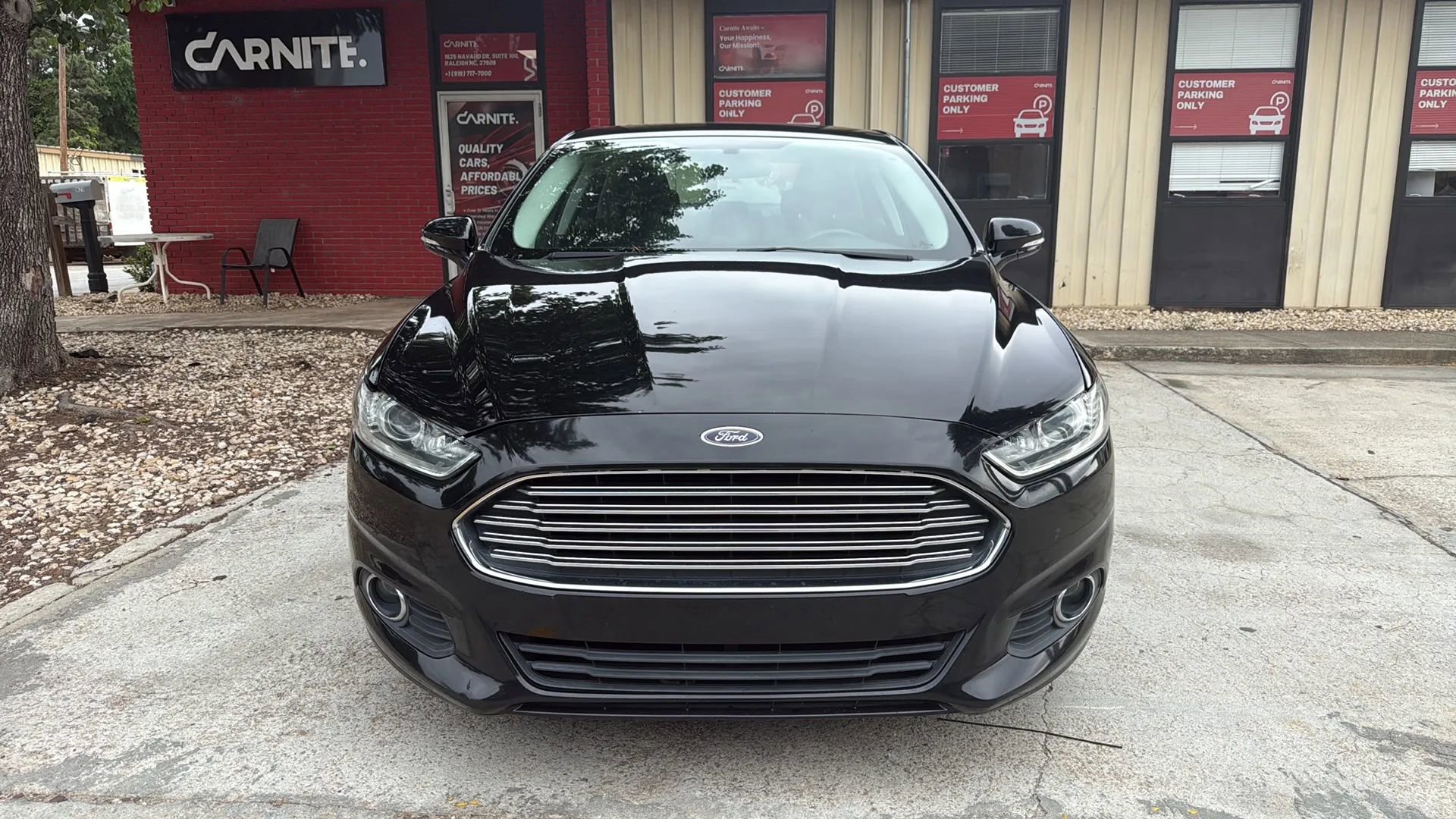 Used 2016 Ford Fusion SE FWD image 2