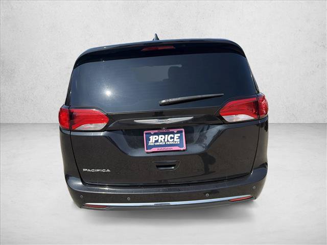 Used 2018 Chrysler Pacifica Touring Plus w/ Tire & Wheel Group FWD image 4