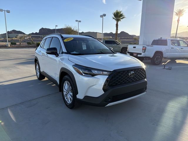 Certified 2025 Toyota Corolla Cross LE w/ Moonroof Package FWD image 3