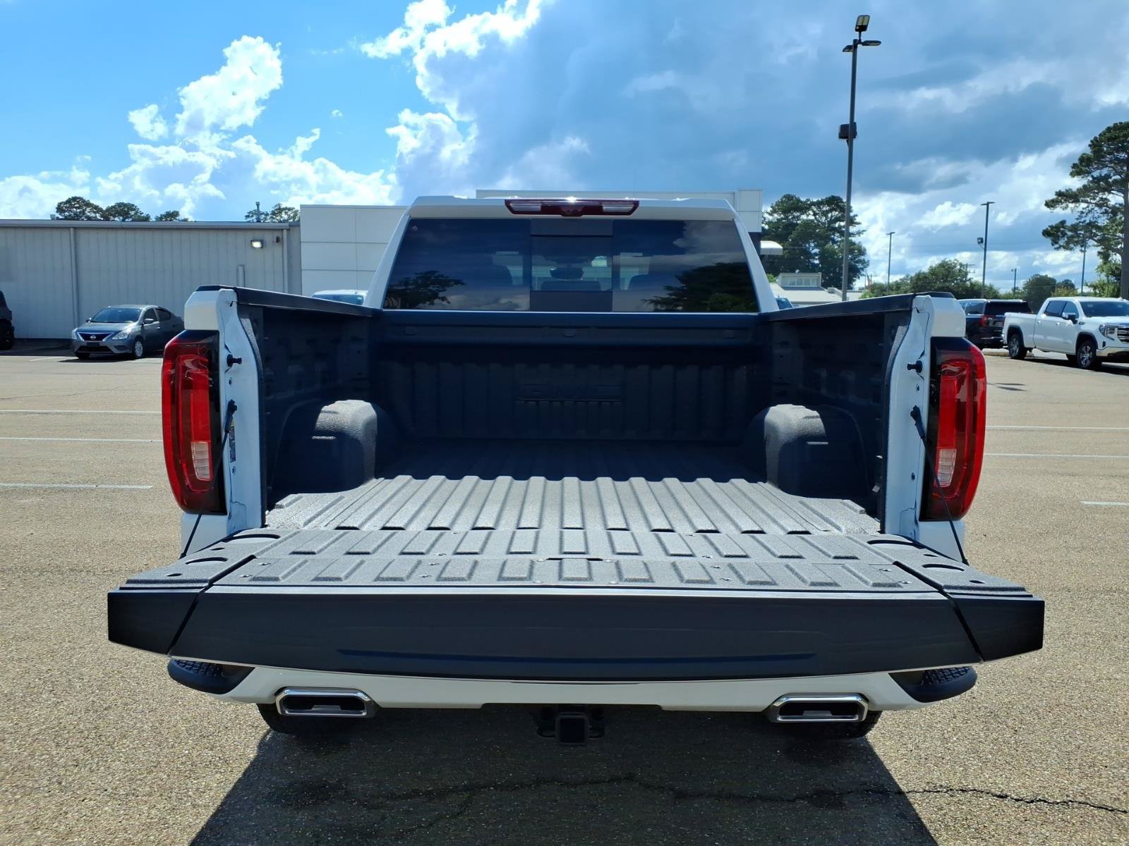 New 2026 GMC Sierra 1500 AT4 w/ AT4 Premium Package AWD/4WD image 6
