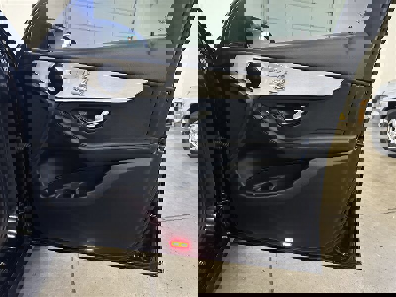 Used 2021 Mercedes-Benz GLC 300 4MATIC image 23