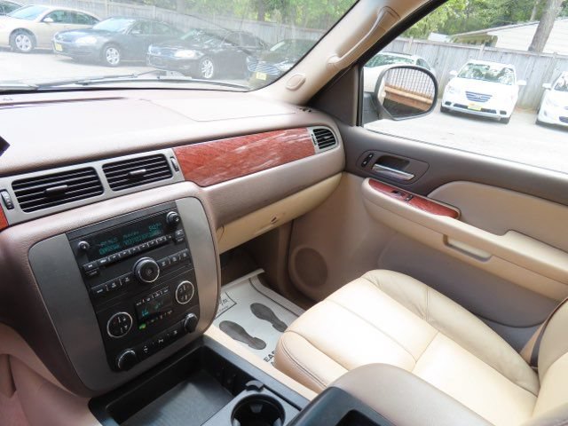 Used 2008 GMC Yukon SLT w/ SLT Preferred Equipment Group AWD/4WD image 23