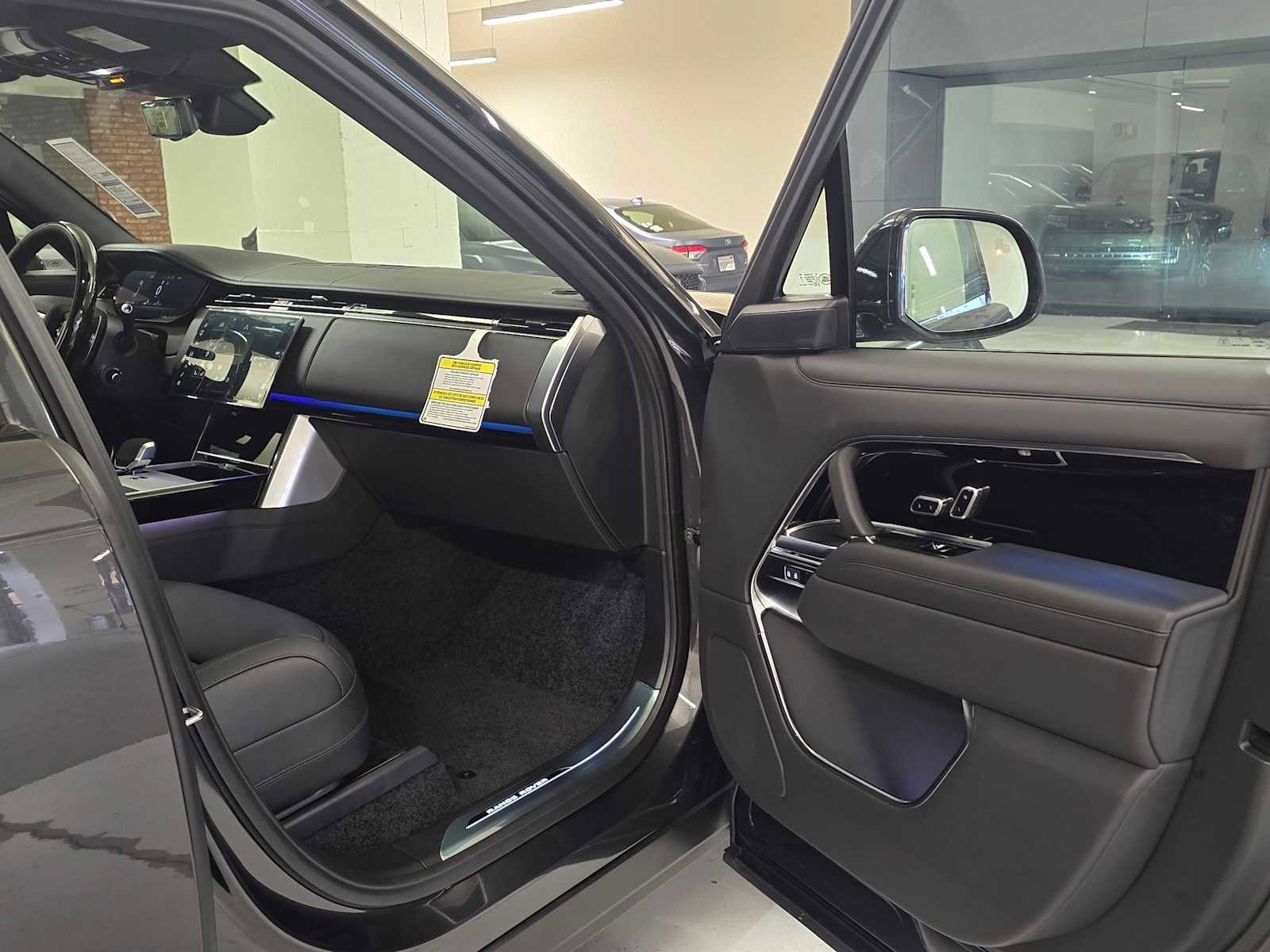 New 2026 Land Rover Range Rover SE image 12