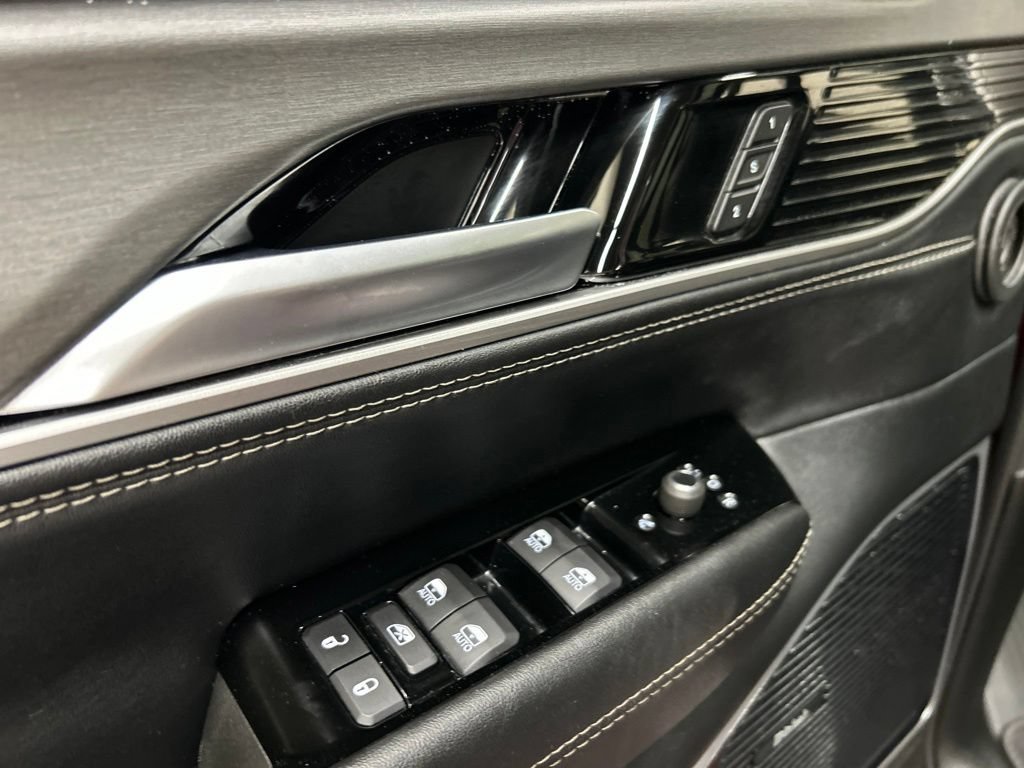 Used 2025 Jeep Wagoneer Series III w/ Premium Group I AWD/4WD image 27