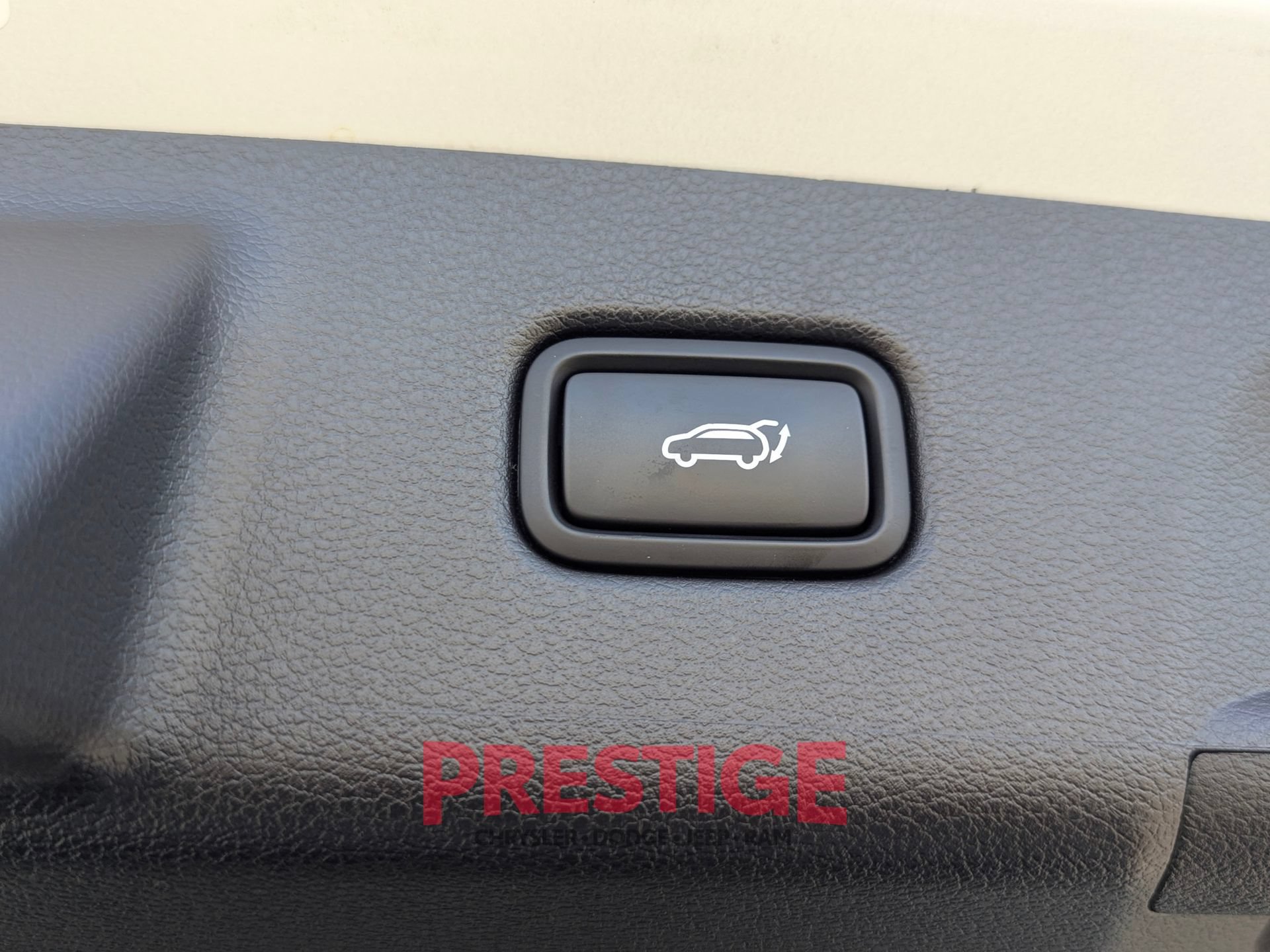 Used 2022 Hyundai Palisade Limited w/ Cargo Package FWD image 11