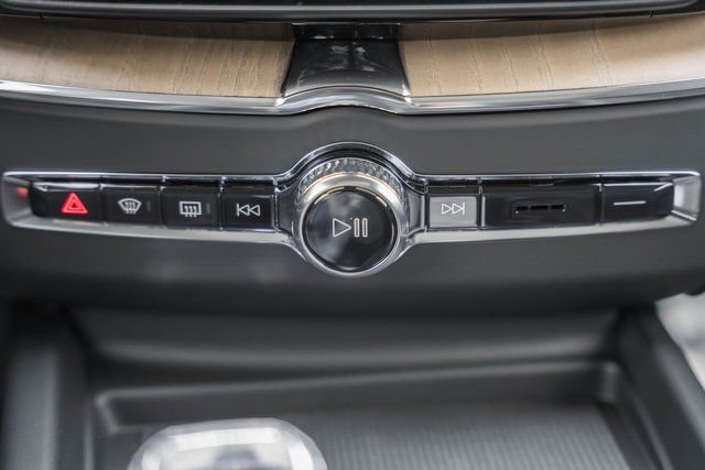 New 2026 Volvo XC60 B5 Ultra w/ Protection Package Premier image 23