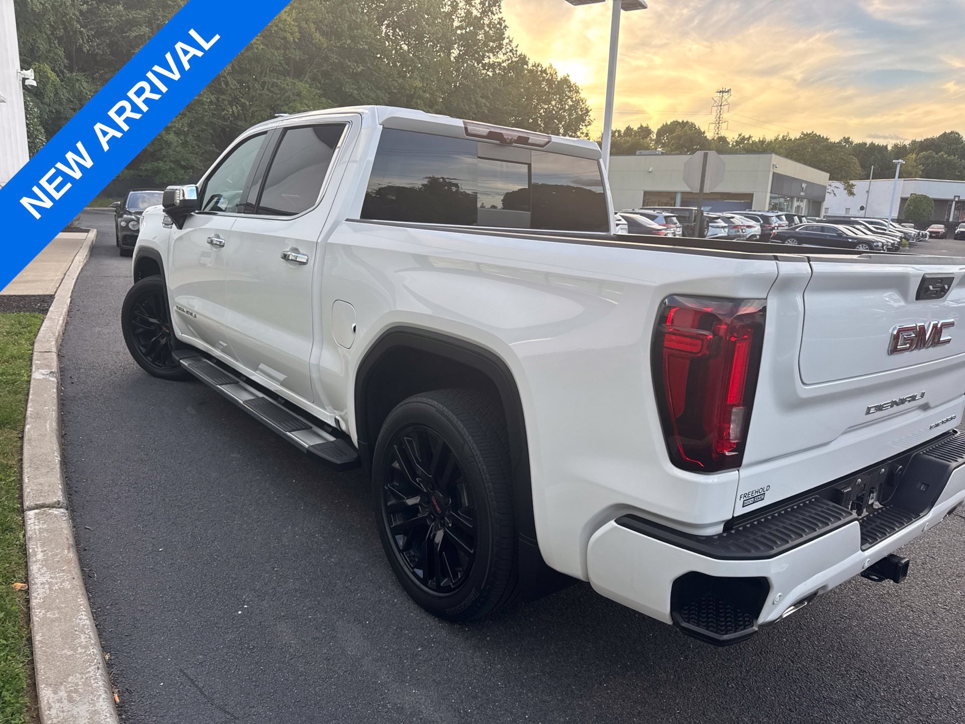 Used 2023 GMC Sierra 1500 Denali w/ Technology Package AWD/4WD image 3