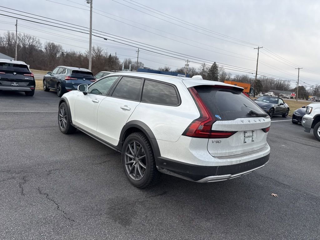 Used 2023 Volvo V90 B6 Cross Country Ultimate w/ Climate Package image 5