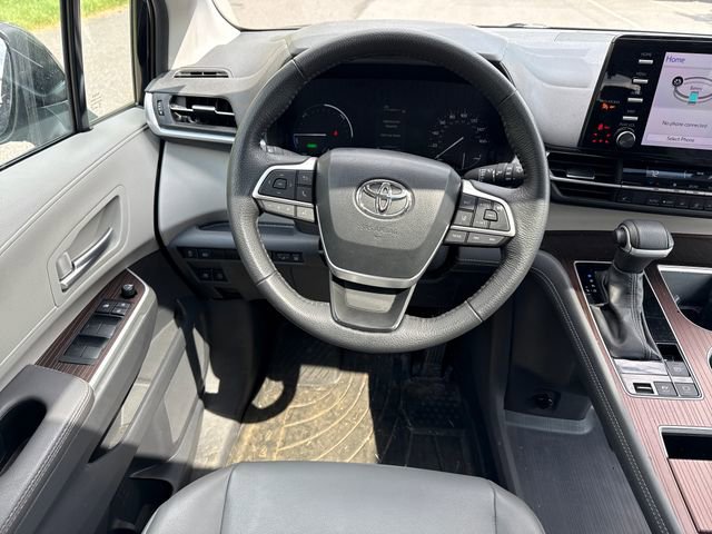 Used 2023 Toyota Sienna XLE image 19