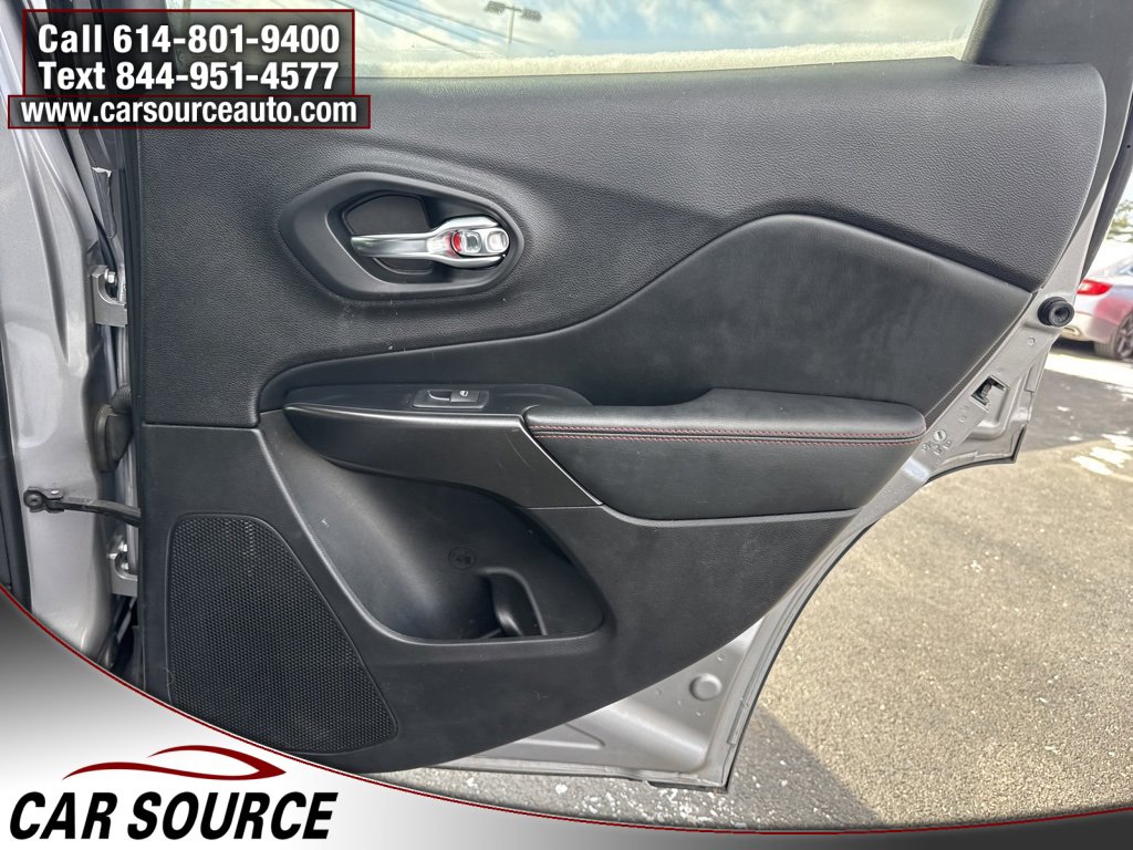 Used 2019 Jeep Cherokee Trailhawk image 41