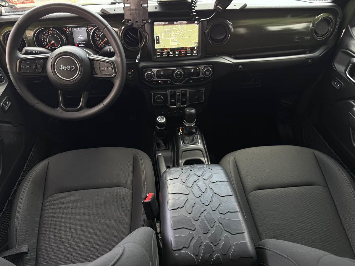 Used 2023 Jeep Gladiator Sport AWD/4WD image 19