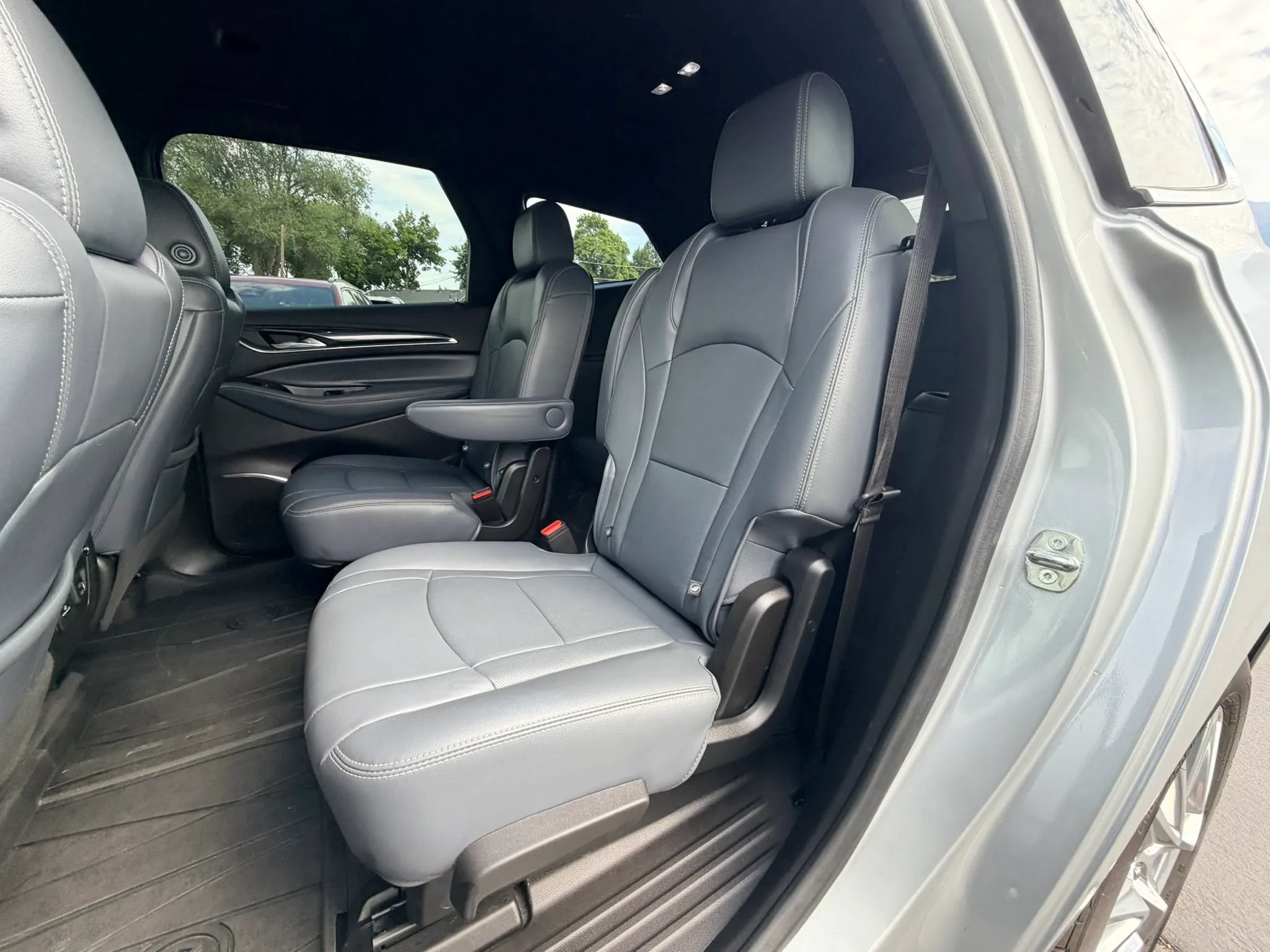 Used 2022 Buick Enclave Premium w/ Surround and Sites Package AWD/4WD image 23
