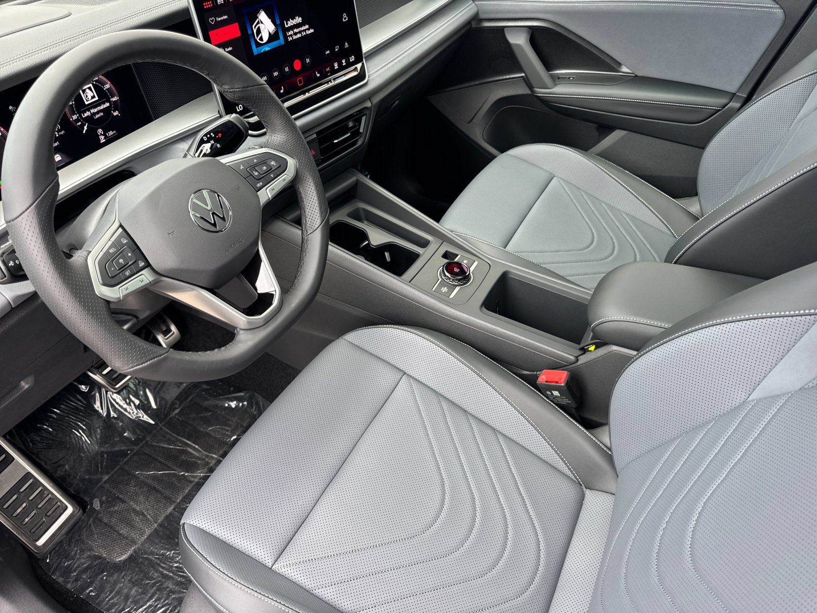 New 2026 Volkswagen Tiguan SE R-Line FWD image 10