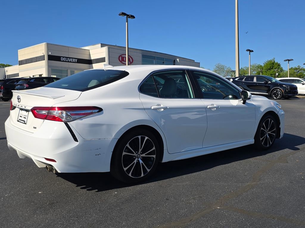 Used 2020 Toyota Camry SE FWD image 3