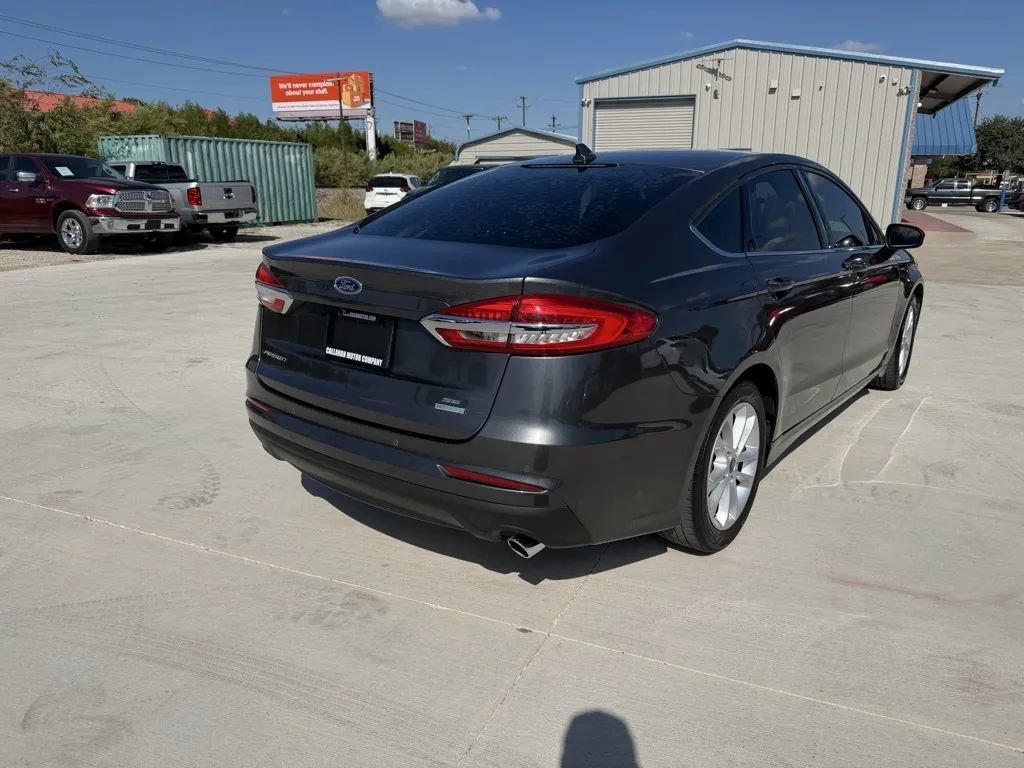 Used 2020 Ford Fusion SE FWD image 7