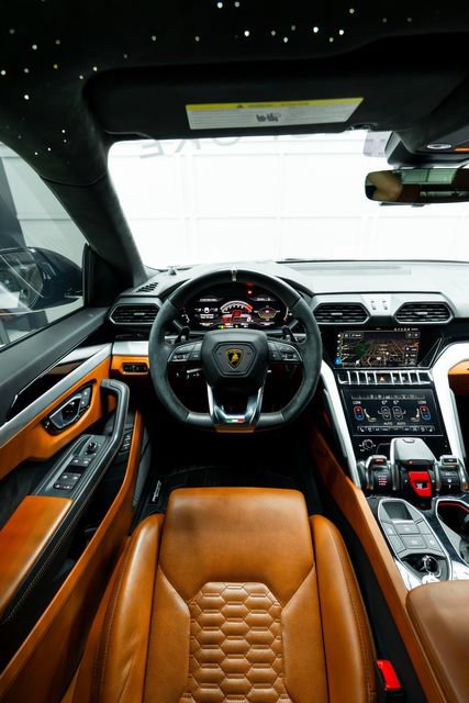 Used 2021 Lamborghini Urus AWD/4WD image 40