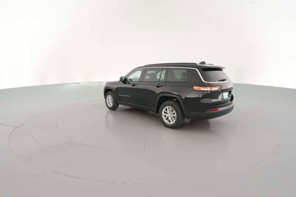 New 2025 Jeep Grand Cherokee L Laredo image 8
