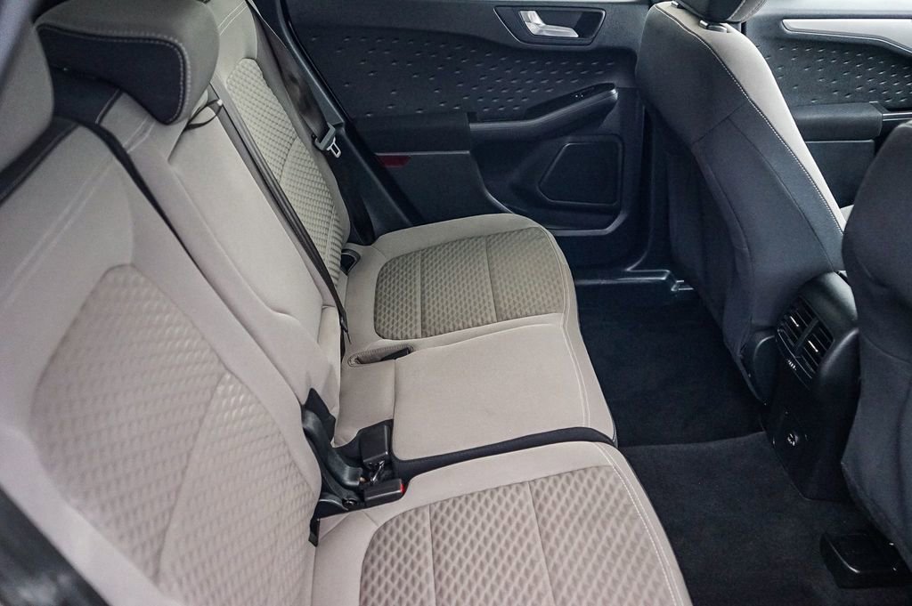 Used 2020 Ford Escape SE image 19