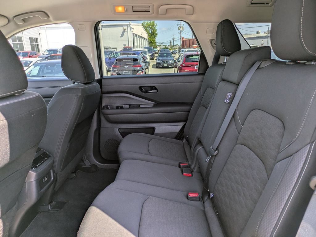 Certified 2024 Nissan Pathfinder SV FWD image 15