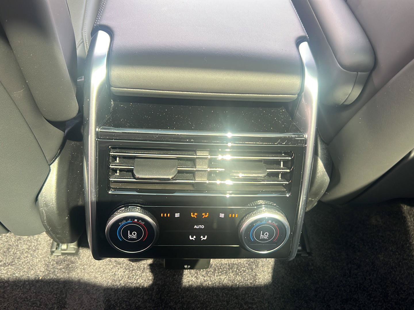 New 2026 Land Rover Range Rover SE AWD/4WD image 28
