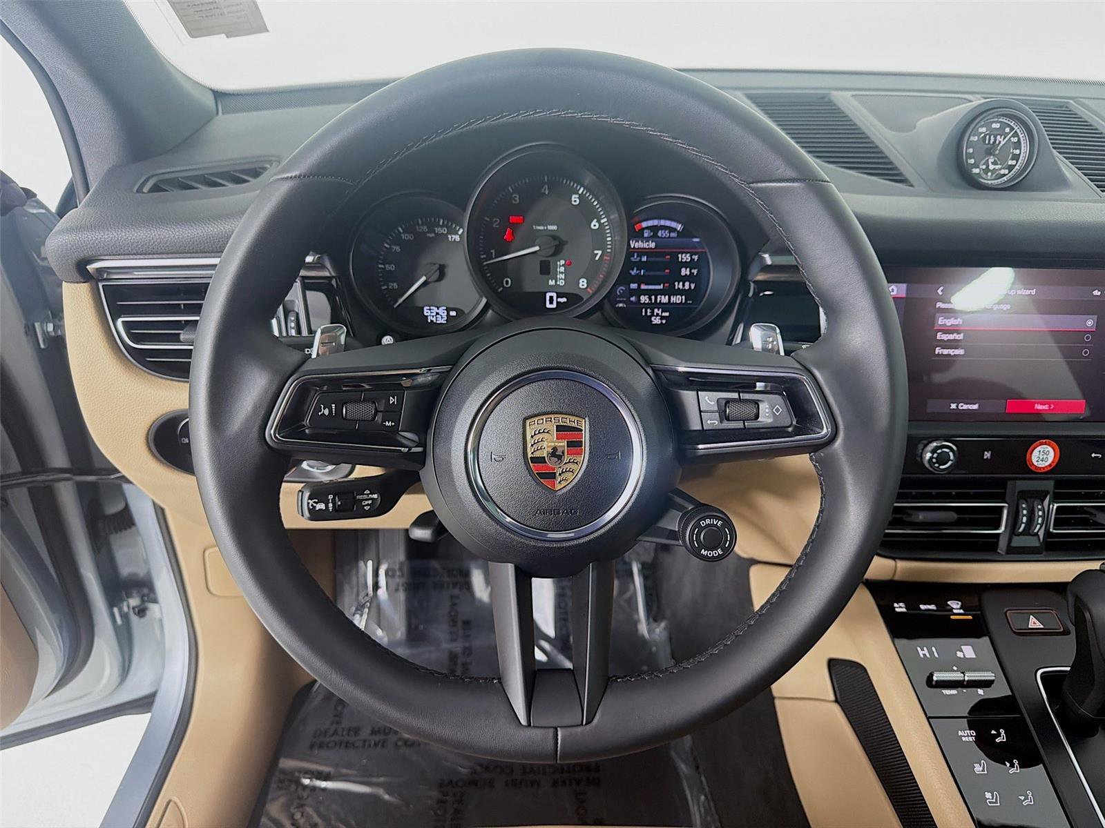 Certified 2025 Porsche Macan image 12