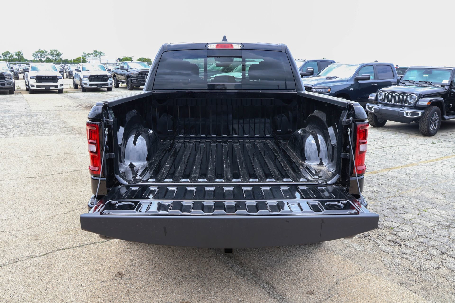 New 2026 RAM 1500 Express AWD/4WD image 13