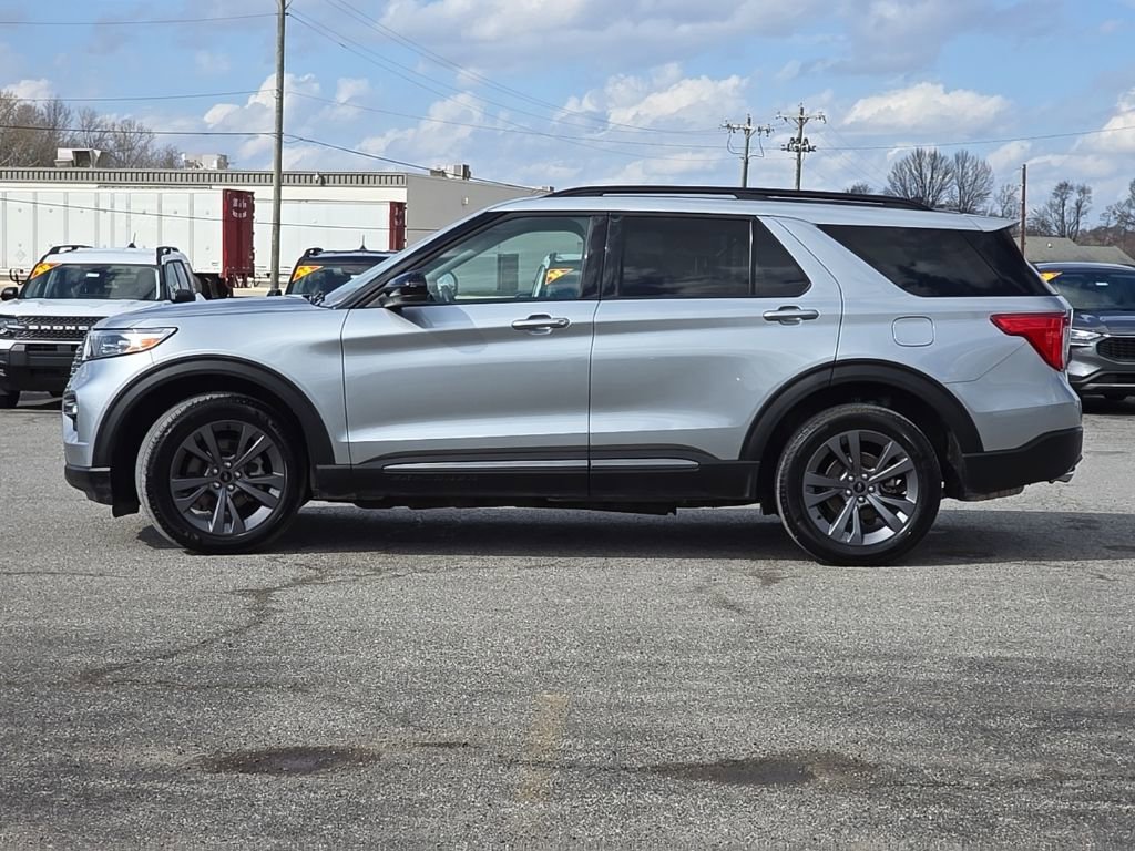 Used 2023 Ford Explorer XLT w/ Equipment Group 202A image 4