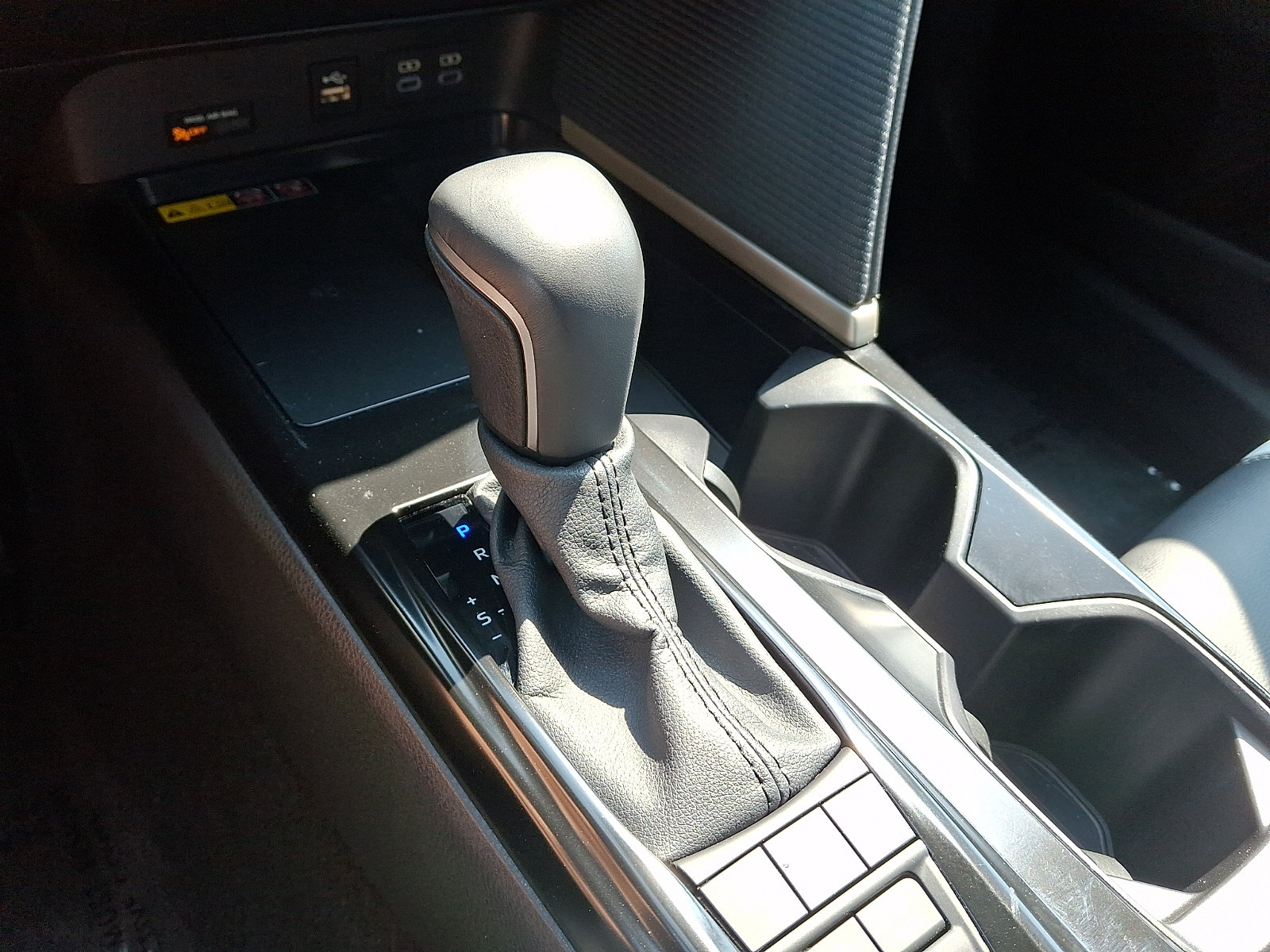 Used 2025 Toyota Camry SE w/ Convenience Package FWD image 14