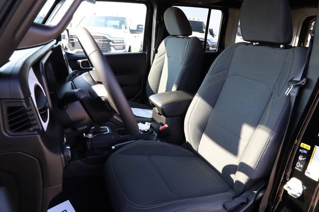Used 2025 Jeep Wrangler Unlimited Sport AWD/4WD image 12