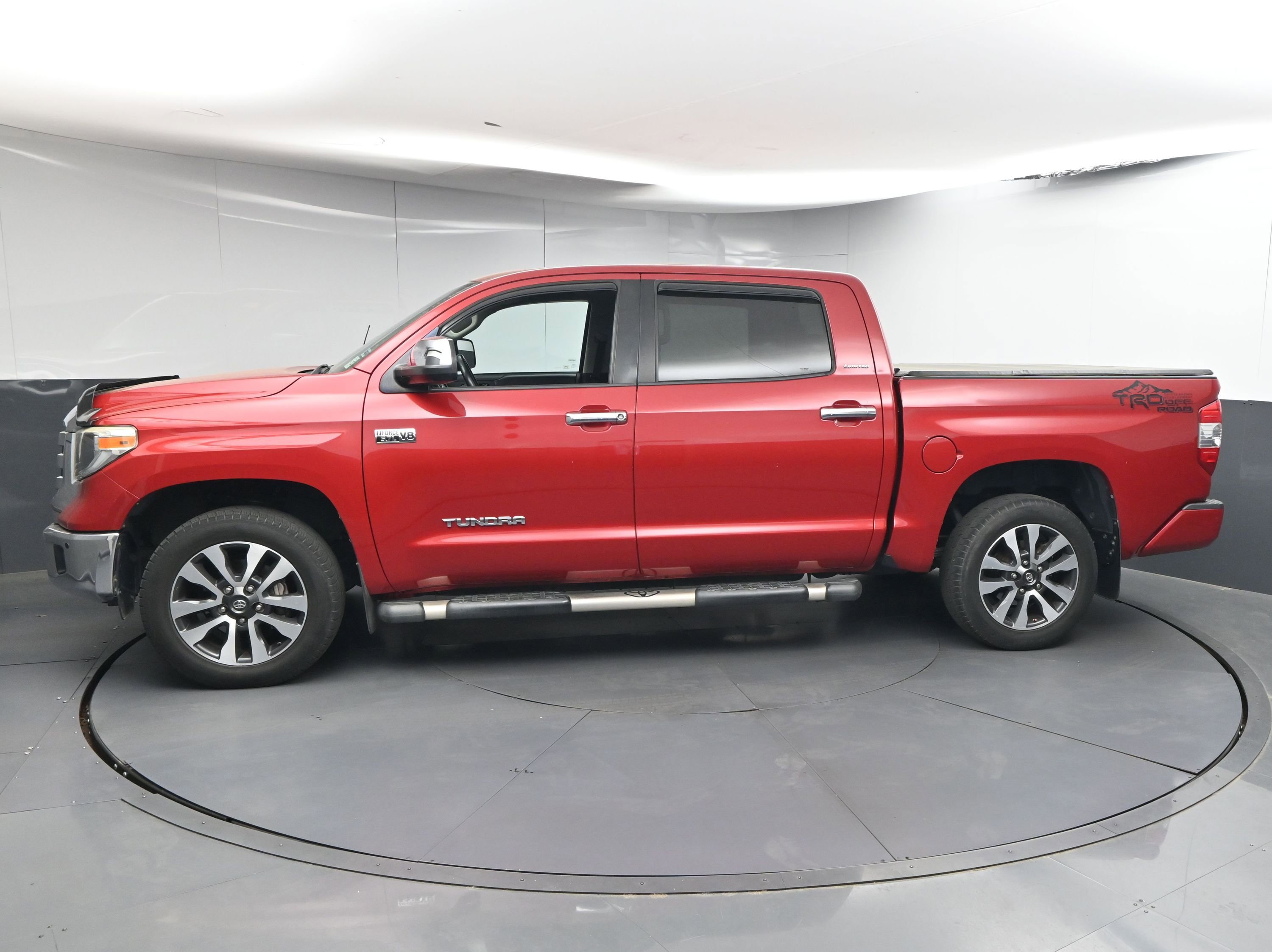 Used 2018 Toyota Tundra Limited w/ Limited Premium Package AWD/4WD image 5