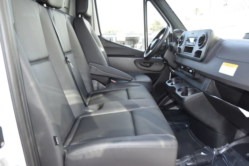 Used 2025 Mercedes-Benz Sprinter 2500 image 14